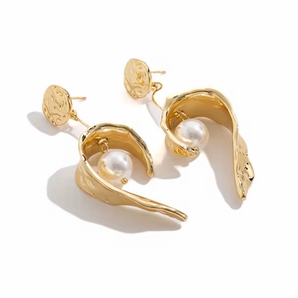 ZARA Drop Dangle Earrings Hammered Crumpled Gold Leaf Pearl AP12